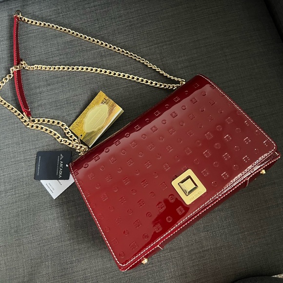 Arcadia Handbags - NWT ARCADIA PATENT LEATHER CROSSBODY SHOULDER BAG PURSE